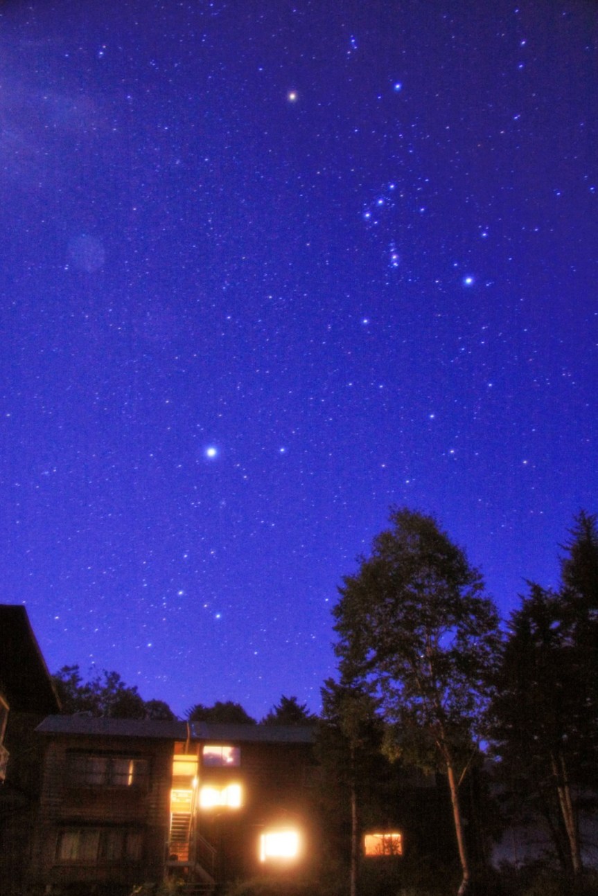 見晴 弥四郎小屋と冬の星座